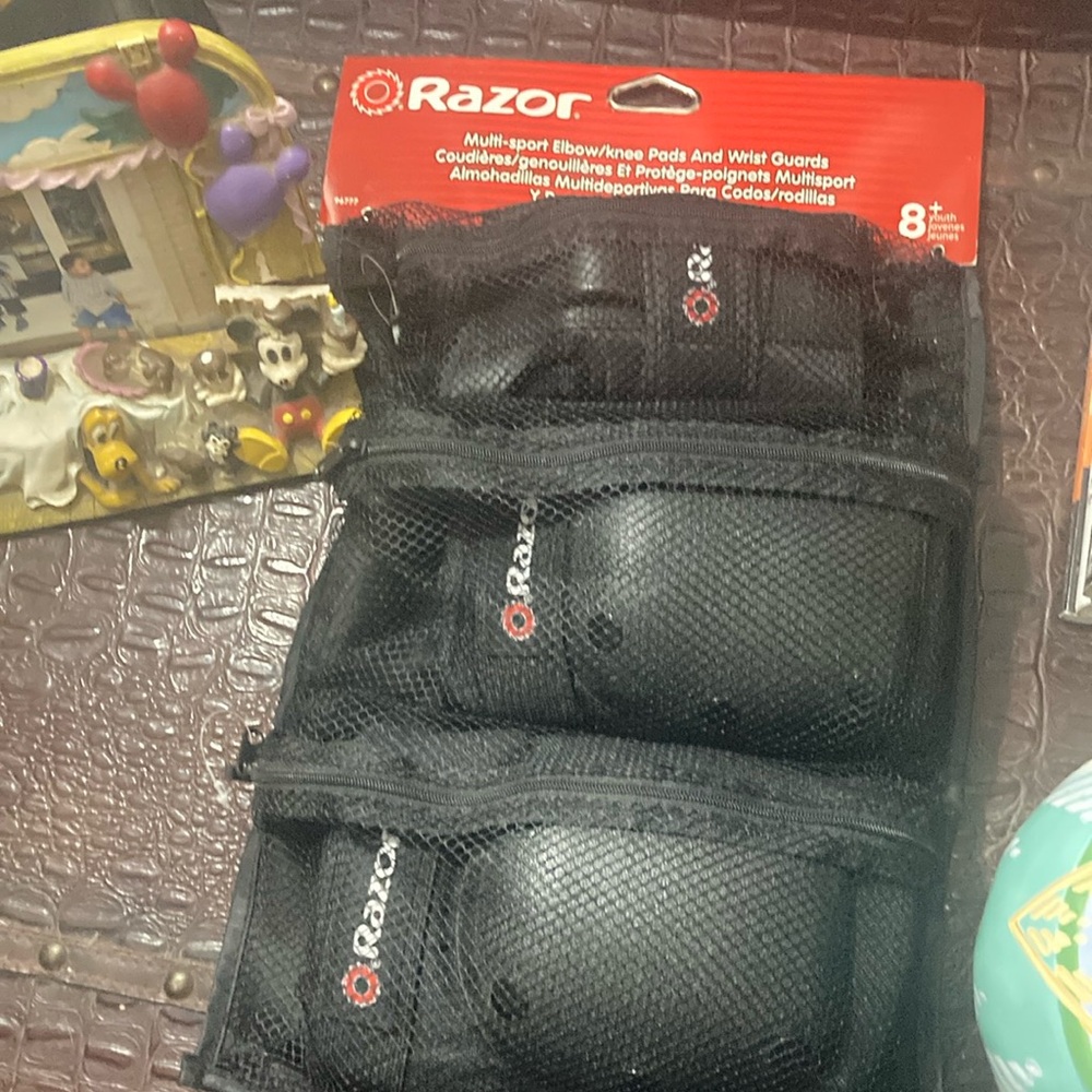 Razor Black Protective Gear Set